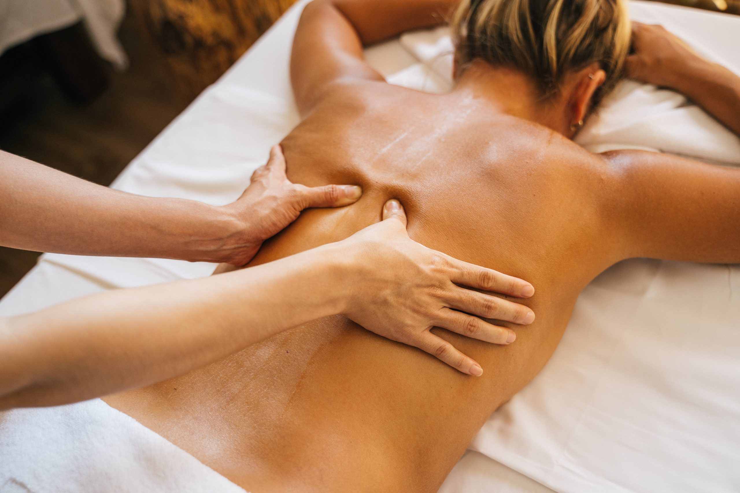 model receiving a body massage during a Winnipeg spa package