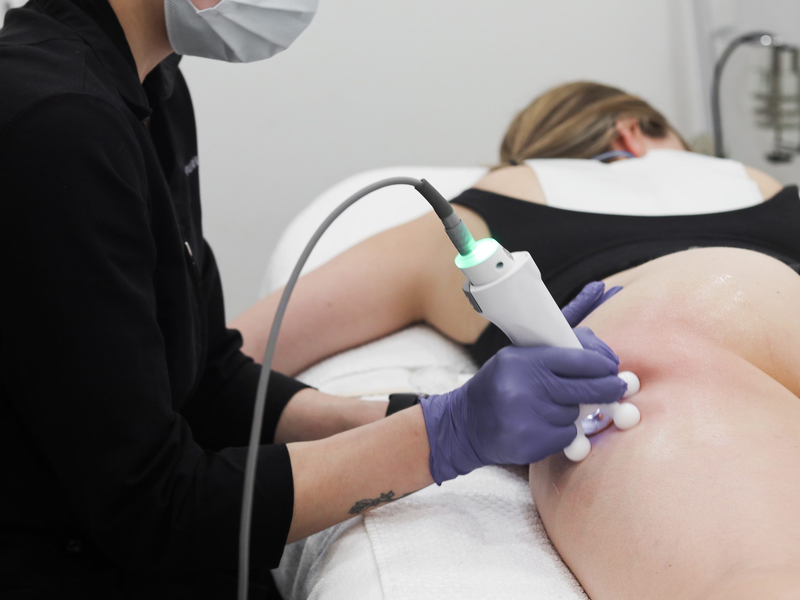 Woman receiving a radiofrequency treatment on her thighs.